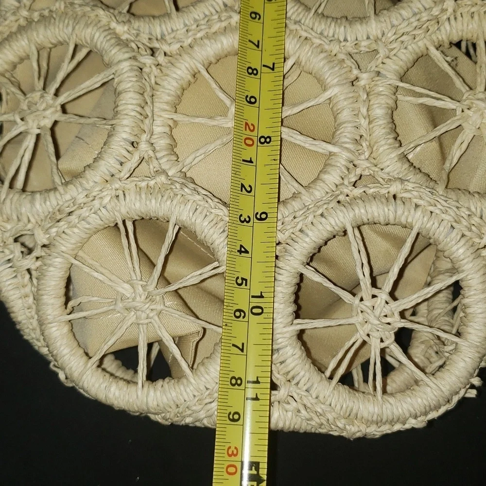 NWOT- Woven Natural Color Handbag/ Purse. 11.5 x 8. Liner included. - Picture 5 of 6